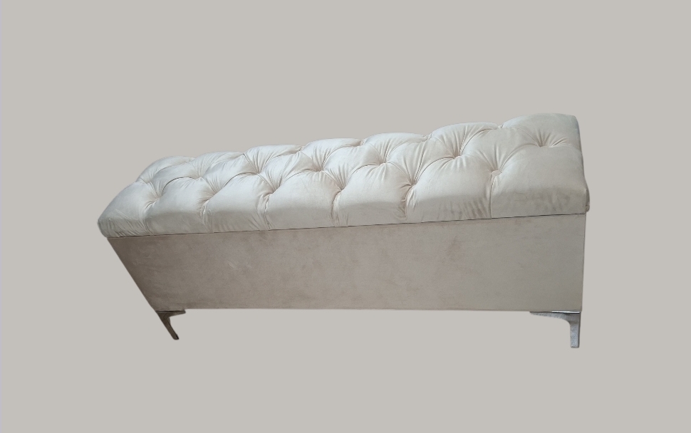 Banqueta Pie de Cama 'Versalles' (Imperial, Tela, Botón de Tela, Pata Cónica Metálica)
