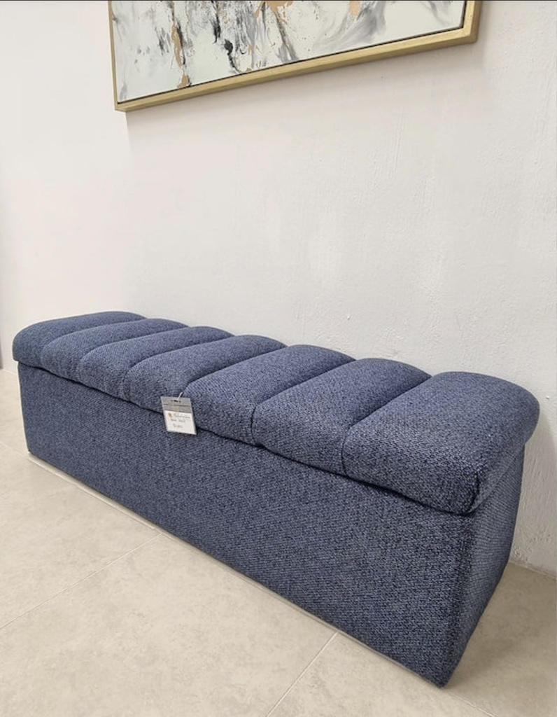 Banqueta Pie de Cama 'Victoria' (Imperial, Tela, Botón de Tela, Pata Cónica Metálica)