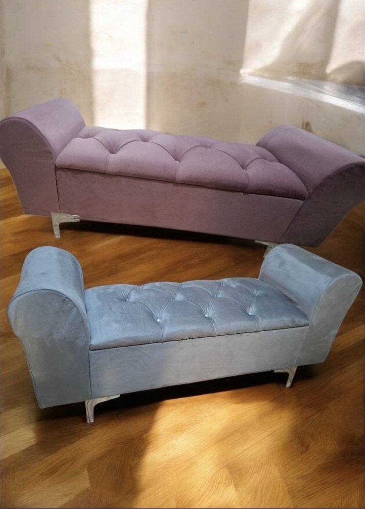 Banqueta Pie de Cama 'Majestic' - Modelo 2 (Imperial, Tela, Botón de Tela, Pata Cónica Metálica)